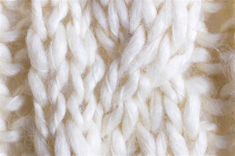 Acrylic Fiber: Một Vật Liệu Đa Năng Cho Công Nghiệp Dệt May Hiện Đại!