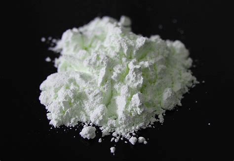 Dysprosium Oxide: Ứng dụng Tiềm năng Trong Pin Mặt Trời Siêu Hiệu Suất và Điện tử Nâng Cao!